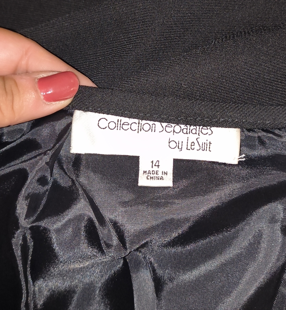 Chic Black Pencil Skirt for Women - Picture 3 of 5